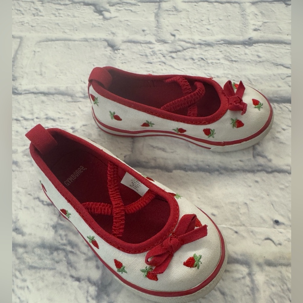 Gymboree size 6 girl slip-on strawberry pattern shoes. VGUC, no holes or tears.